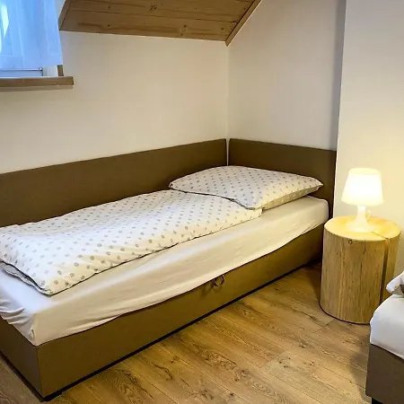 Gospodarstwo agroturystyczne Pod Jodłami *